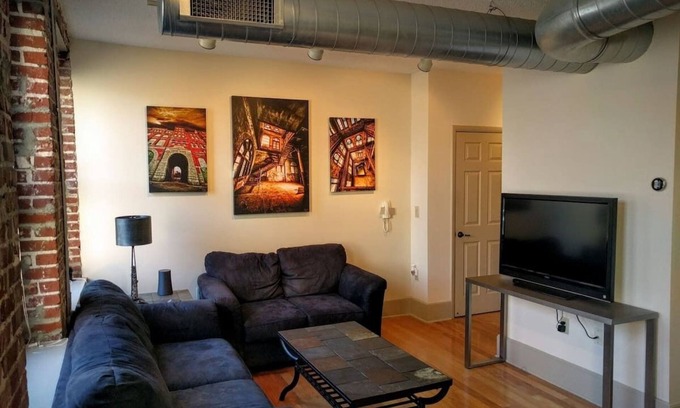 South Main Historic District Condo | Beautiful 1BR downtown condo near EVERYTHING!