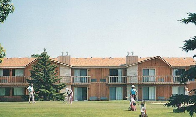 Mishicot Apartment | Beautiful 2 bedroom unit at resort, sleeps 6