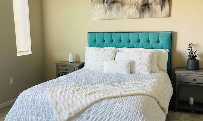 Irvine Business Complex Condo | Beautiful 2 BR/2 BA luxe condo located in prime location near John Wayne airport