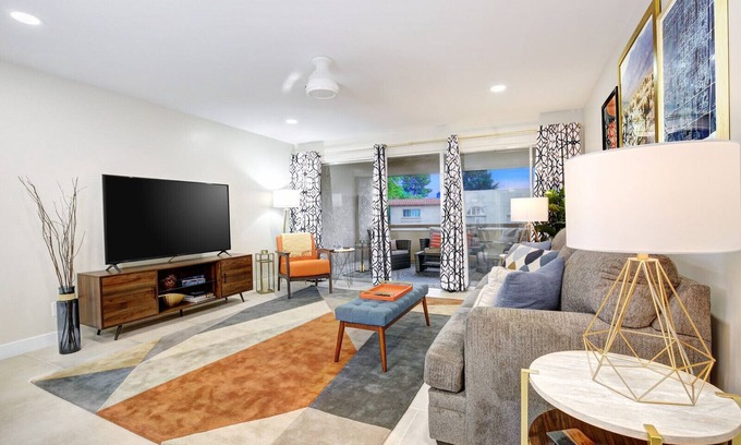 Entertainment District Condo | Beautiful 2 BR modern and spacious ScottsdaleCondo