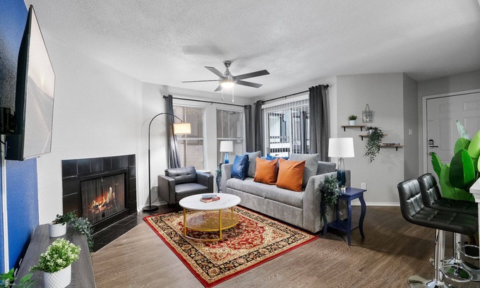 University Hills and Windsor Park Apartment | Beautiful 2BD/1BA in University Hills 6839
