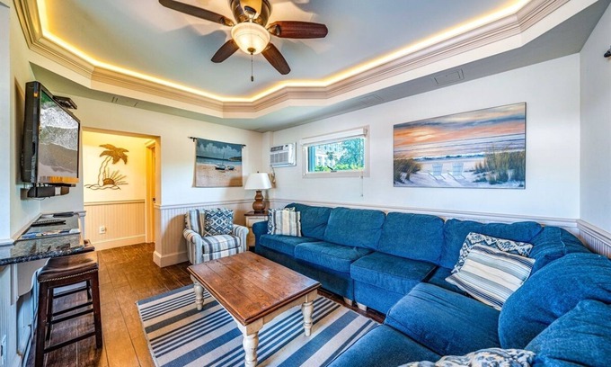North End Condo | Beautiful 2BR/2BA Condo w/Pool-Sleeps 8 & Only 2 Blocks to Ocean City Beach!