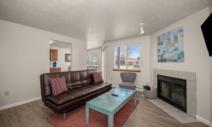 Spokane Valley Apartment | Beautiful 2BR APT 4 ⭑ Workspace ⭑ Keurig ⭑ AC