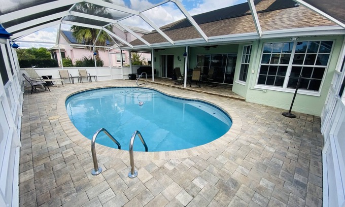 Crystal River House | Beautiful 3-2 Waterfront Home Solar Pool