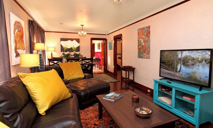 Jefferson House | Beautiful 3 Bedroom 1 mile to Ochsner Hospital