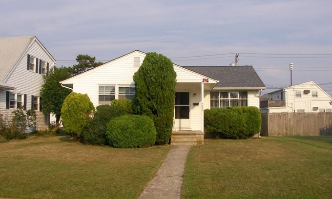 South End House | Beautiful 3BR 1.5 BA SINGLE HOME!