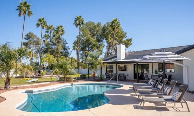 Sandahl Homes House | Beautiful 4BD/2BA Hilltop Oasis