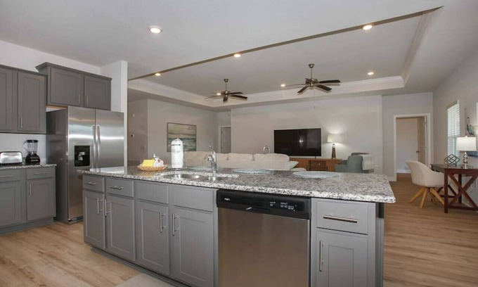 Foley House | Beautiful 4BDR Foley, pet friendly,15mins to beach