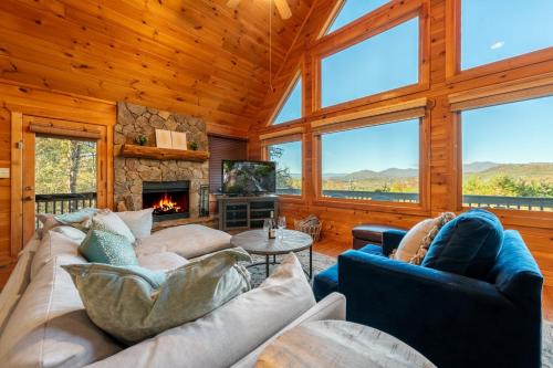 Murphy House | Beautiful 4BR Mountain View Cabin A Retreat for Everyone
