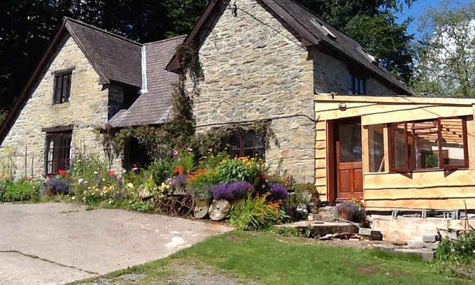 Trefeglwys House | Beautiful 500 year old Farmhouse full of charm and character with wood burner.