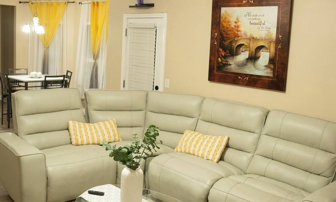 Rex House | Beautiful 6 bedroom in Rex Ga USA