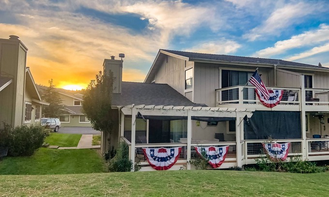 Plumas Eureka Estates House | Beautiful and Spacious Townhome on the 5th Hole of Plumas Pines Golf Course