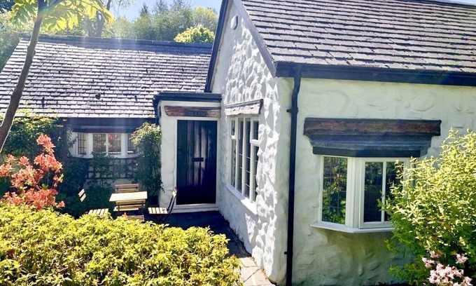 Rowen Cottage | Beautiful Ancient Stone Cottage, Local Walks & Pub!