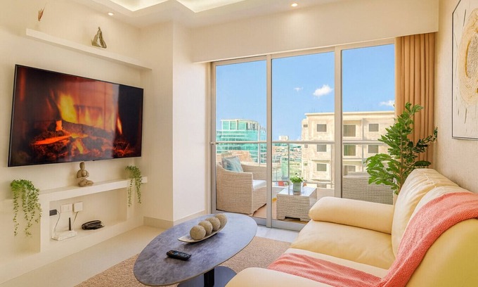 Evaristo Morales Apartment | Beautiful and Cozy 1BR Centric Condo, Full AC, King Bed, Pool, Fast Wi-Fi