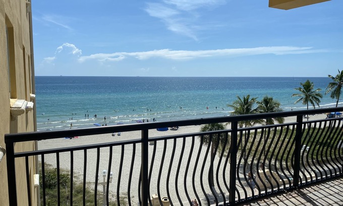 Hollywood Condo | Beautiful And Private Oceanfront Condo Directly on Hollywood Beach Boardwalk