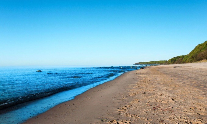 Altenkirchen Villa | Beautiful apartment in villa for 2 guests with WIFI, TV, terrace and pets allowed