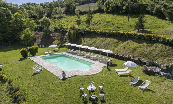 Radicondoli Villa | Beautiful apartment in villa for 4 people with pool, WIFI, veranda and panoramic view