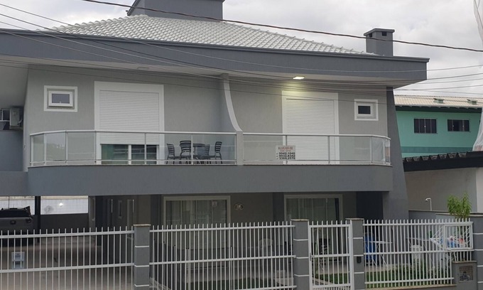 Centro Apartment | Beautiful Apt of 2 dormitories in the Center of Bombinhas to 300mts of the beach