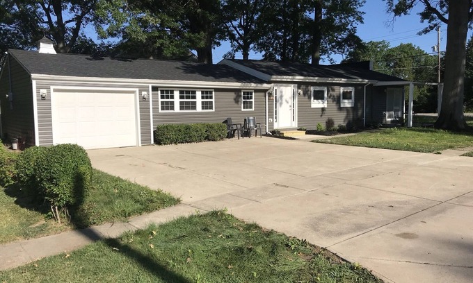 Avon Lake House | Beautiful Avon Lake West cleveland