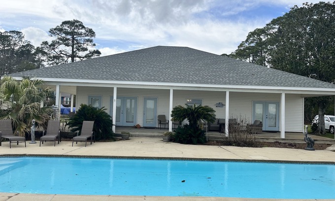 Theodore House | Beautiful Bay House located on Mobile Bay. 15 minutes to Dauphin Island Beaches