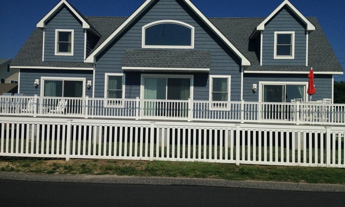 Town Bank House | Beautiful Beach front Cape May home