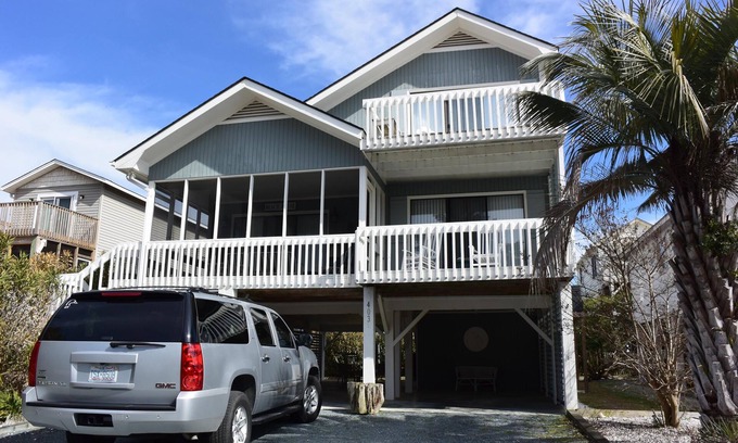 Sunset Beach House | Beautiful Beach House on 40th Street with Views of Ocean