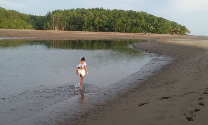 Canton Quepos House | BEAUTIFUL BEACH HOUSE WITH FREE WIFI