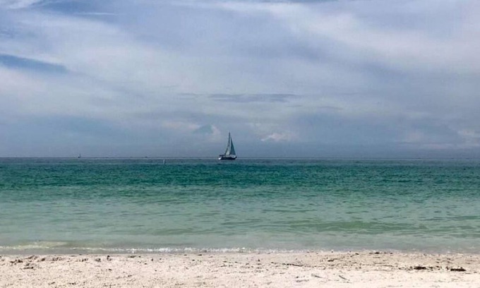 Pass-a-Grille Cottage | Beautiful Beach Rental-Pass-a-Grille island -Remodeled & Includes Bikes