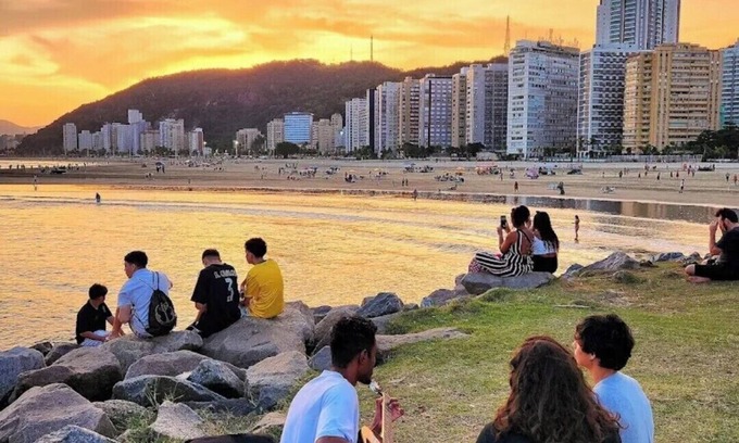 Jose Menino Apartment | Beautiful beachfront apartment in a prime location in Santos for you and your pet.