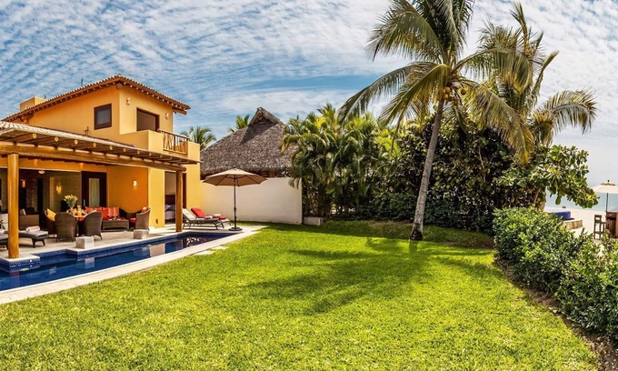 Bucerias House | Beautiful Beachfront home with pool