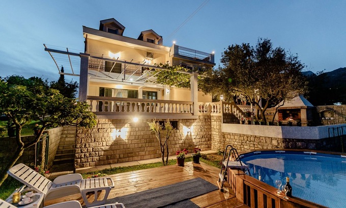 Herceg Novi House | Beautiful big appartnent for 4 persons in a green environment, bathed in the sun