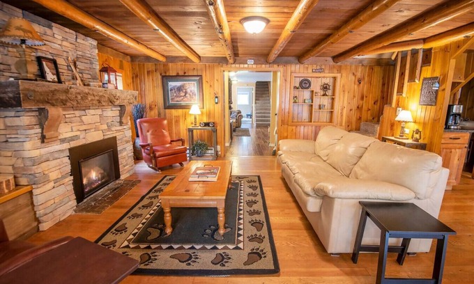 McCall House | Beautiful Big Cabin at Ponderosa State Park!