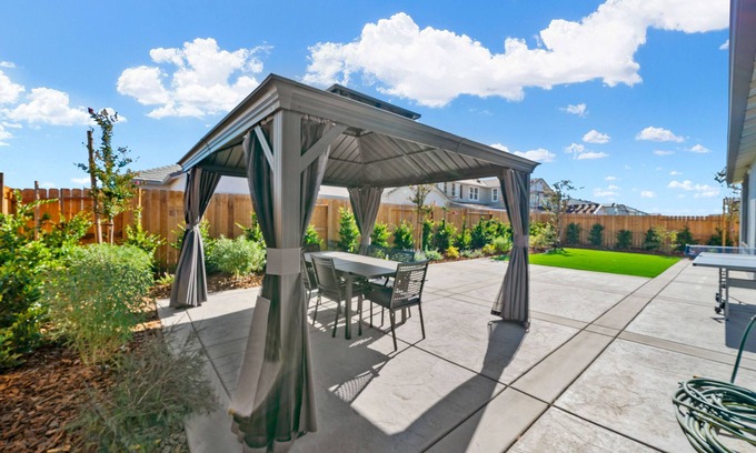 Elk Grove House | Beautiful brand new house professionally decorated