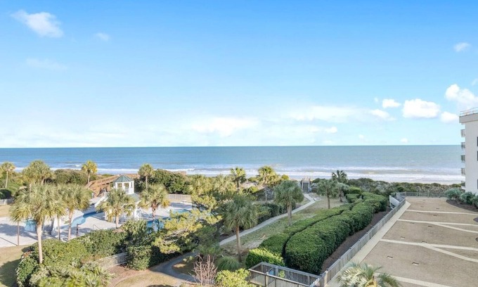 Litchfield by the Sea Hotel | Beautiful Bridgewater Oceanfront 2 Bedroom Suite