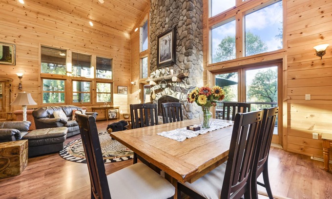 Placerville House | Beautiful Cabin in the Woods - Near Jenkinson Lake