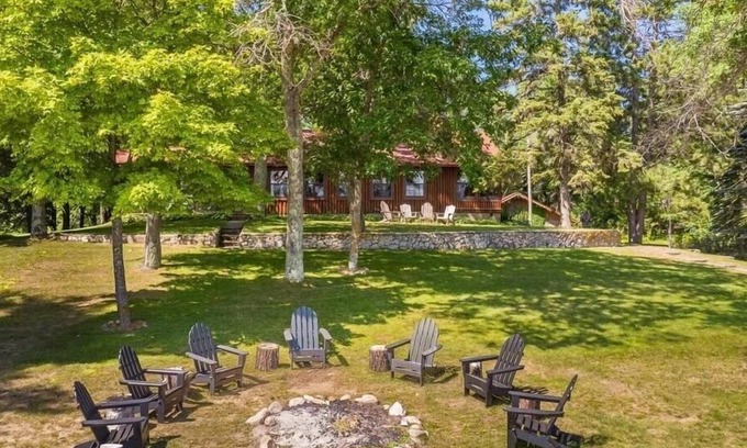 Merrifield Cabin | Beautiful Cabin on Horseshoe Lake