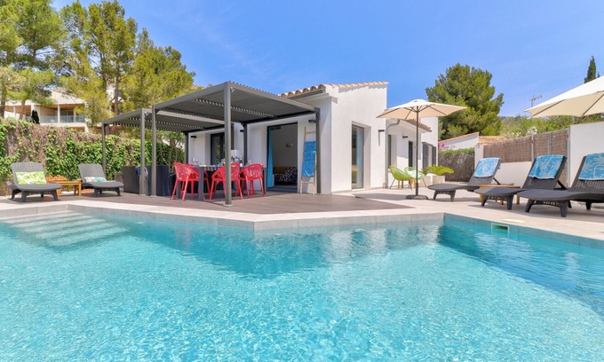 Puerto de Pollensa Villa | BEAUTIFUL CAN SINGALA VILLA, LARGE PRIVATE POOL, 100m TO THE PINE WALK/SEA