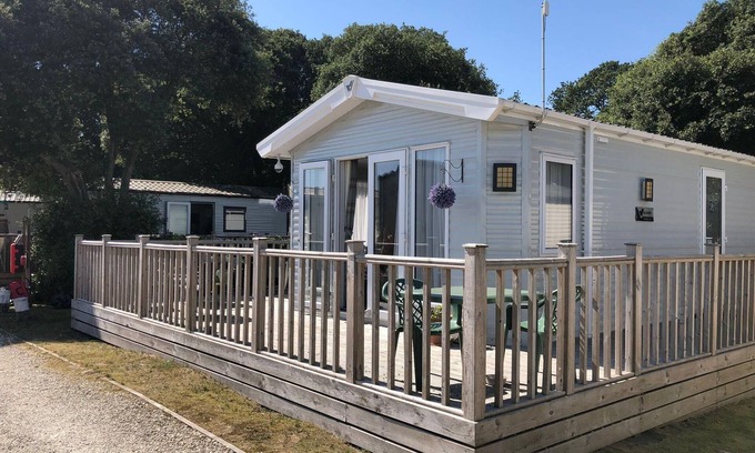 Corton House | Beautiful caravan with decking at Azure Seas ref 32060AZ