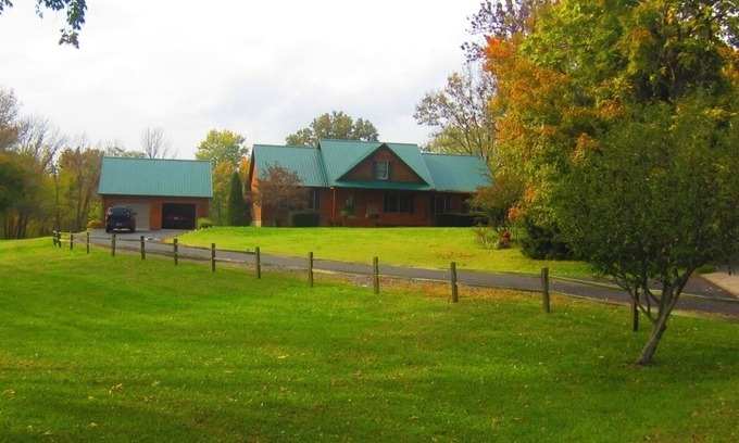 Cadiz House | Beautiful, Cedar Lakeside Cabin with Private Dock