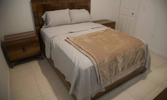 Miami Lakes Apartment | beautiful comfortable townhouse apartment, located in the must peaceful area.