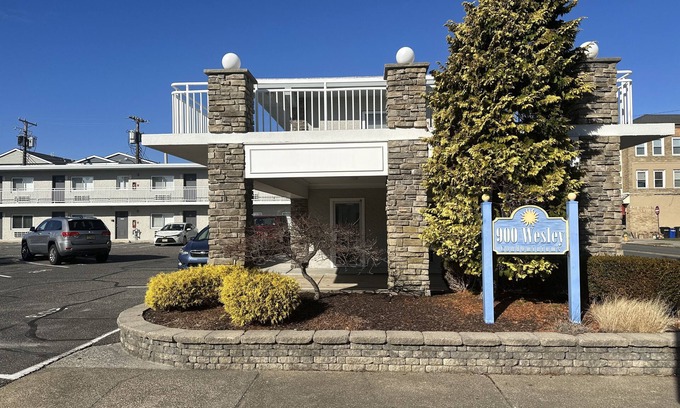 North End Condo | Beautiful Condo Sleeps 4 - Only 2 Blocks From Beach/boardwalk