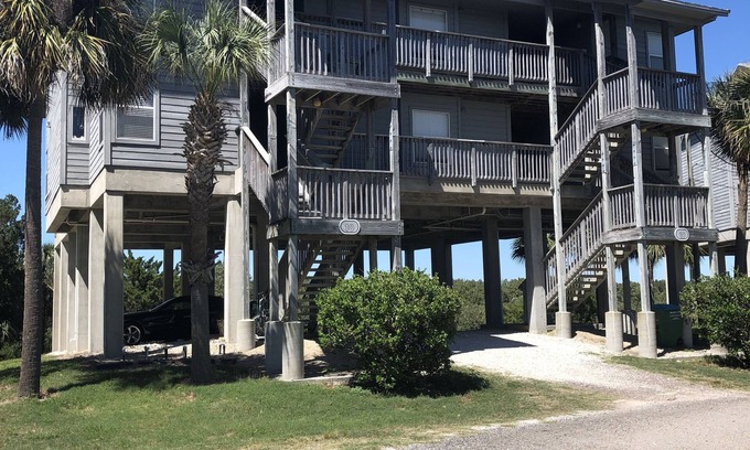 Cedar Key Condo | Beautiful condo with Inter-coastal views. 2 Kayaks and one Paddle board.