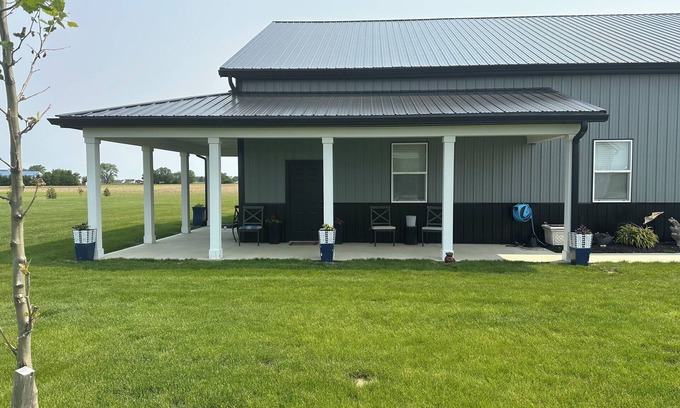 Irwin Apartment | Beautiful Country Setting 1100 Sq. Ft Loft Barn Dominium Apartment all Amenities