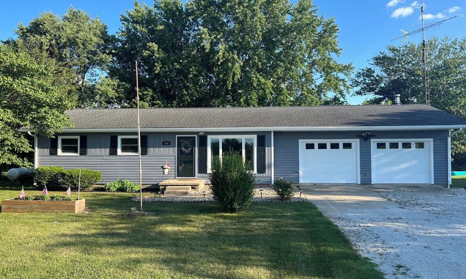 West Lafayette House | Beautiful country home close to Purdue U.Campfires,screened gazebo for cookouts