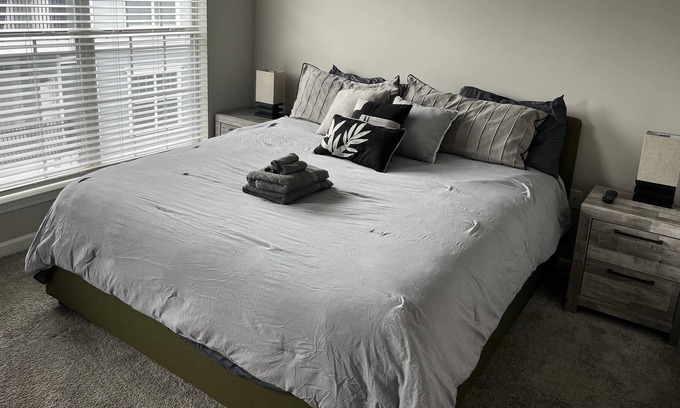 Northlake Apartment | Beautiful couples getaway w/ private chef