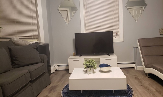 Lynn House | Beautiful Cozy Hill top 1BR near Boston & Salem