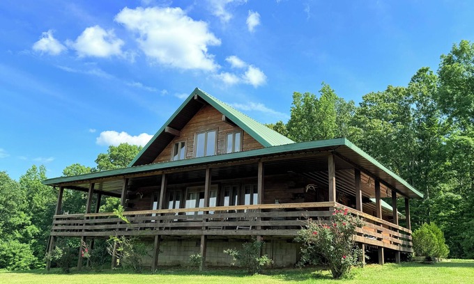 Hardin County Cabin | Beautiful custom built cabin near Garden of the Gods