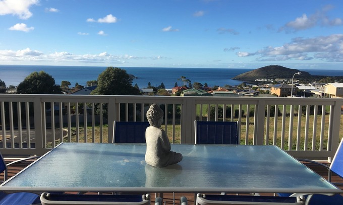 Waitpinga House | Beautiful deck with stunning ocean views