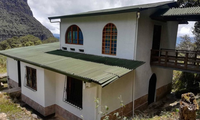 Choachi House | Beautiful dog friendly cottage - with fireplace and 3 beds