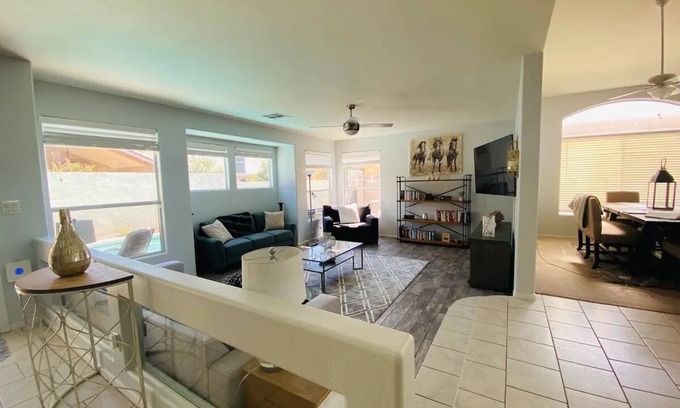 Las Vegas House | Beautiful Energetic 3 King Bedroom Home w Pool